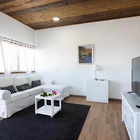 Feriehus Home2Book Charming White House *